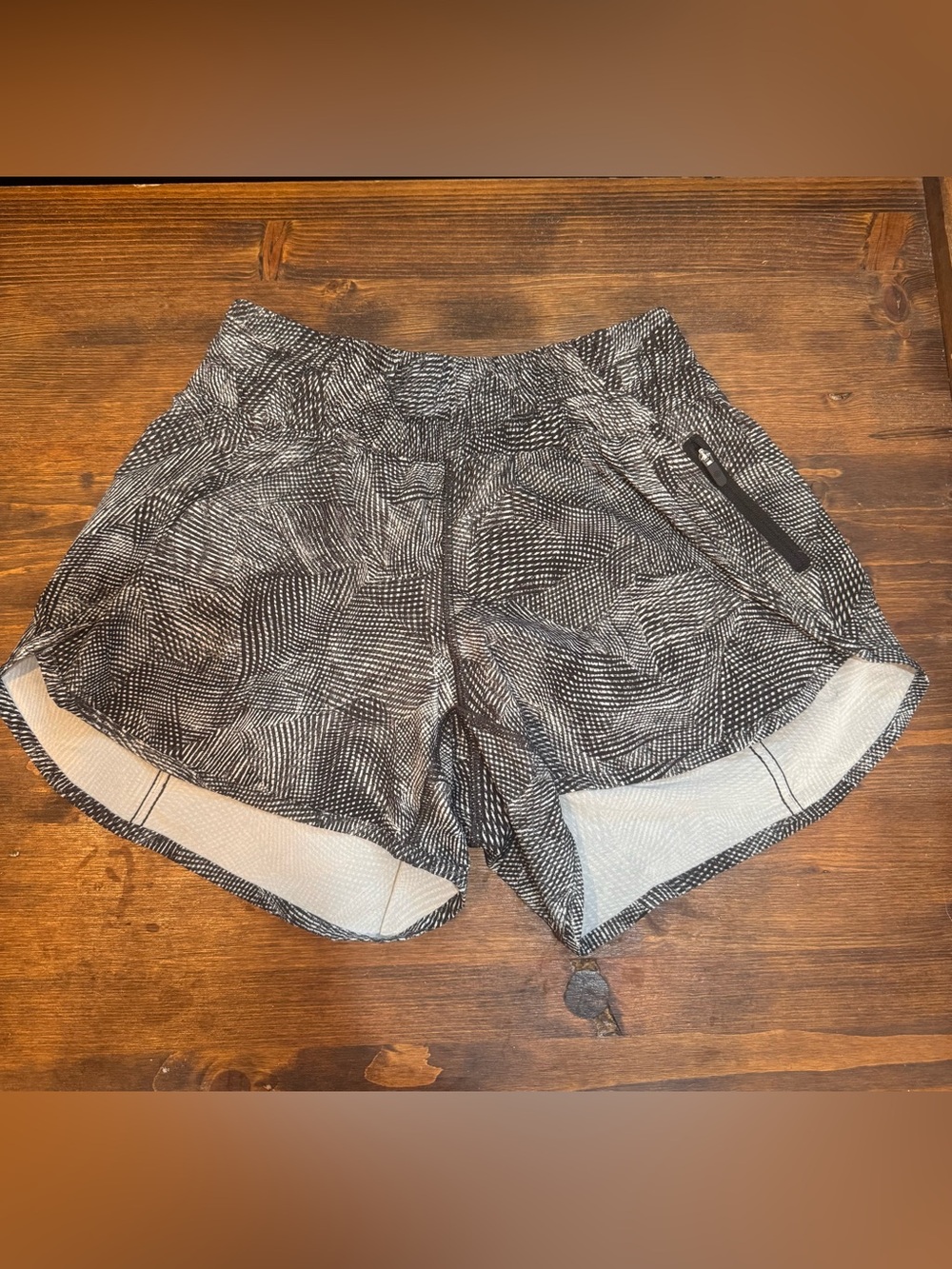 Lululemon Tracker Short V *4" inseam